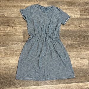 Old Navy Crewneck T Shirt Style Dress Women’s Medium Thin Blue and White Stripes